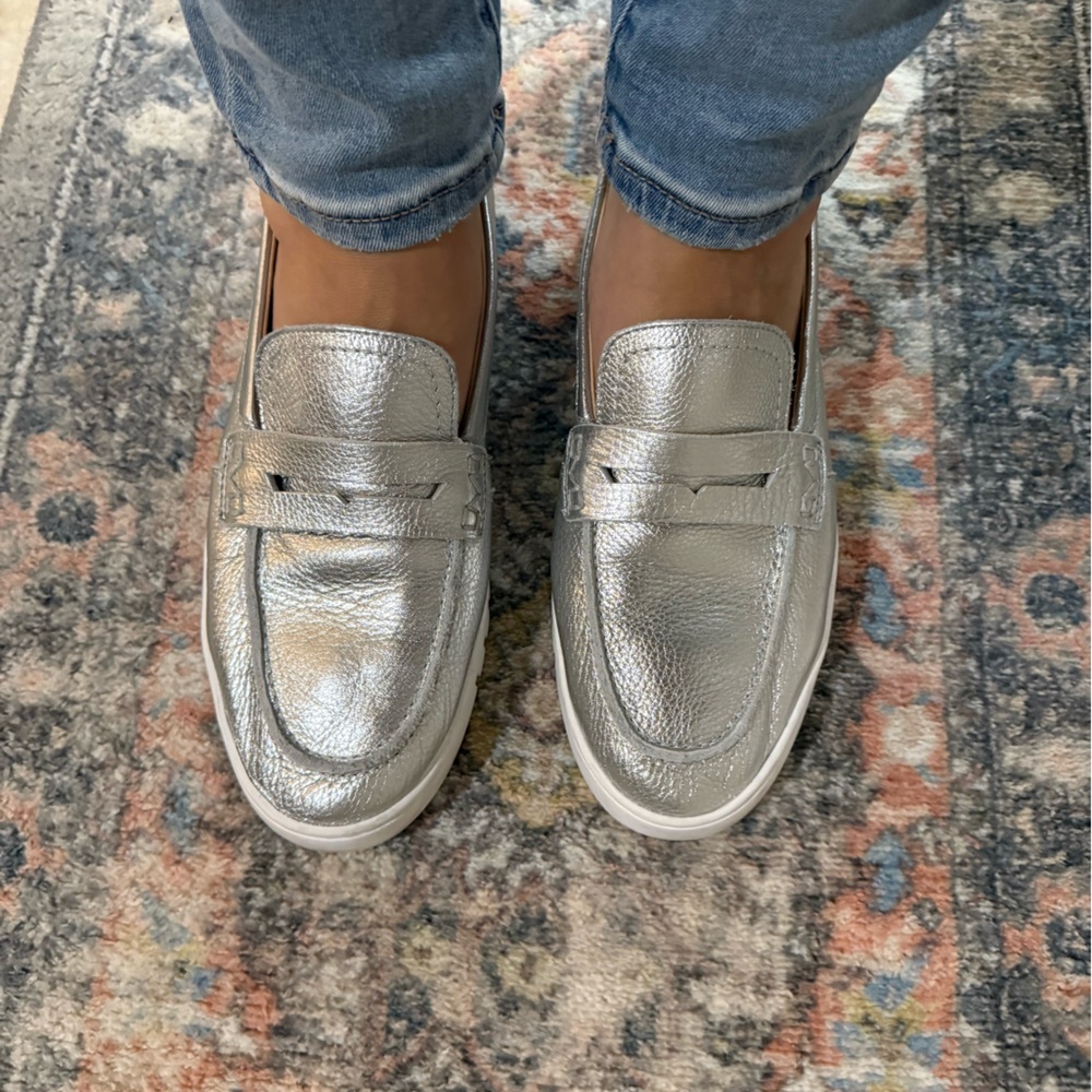 VIONIC Silver Uptown Loafers Size 10M